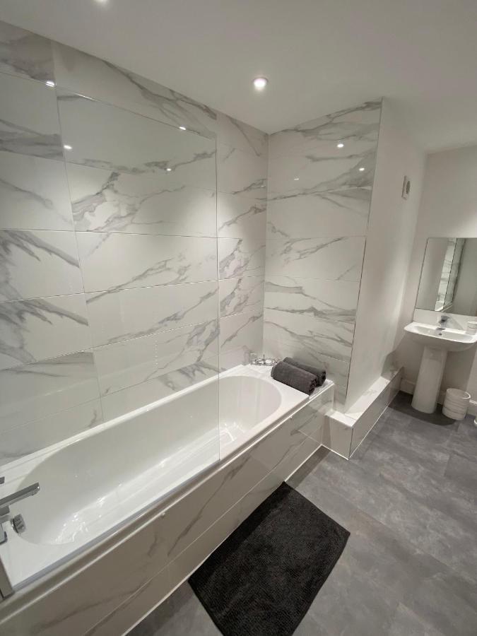 High Street, Stylish City Centre Apartment, 3 Bed Perth Exterior foto